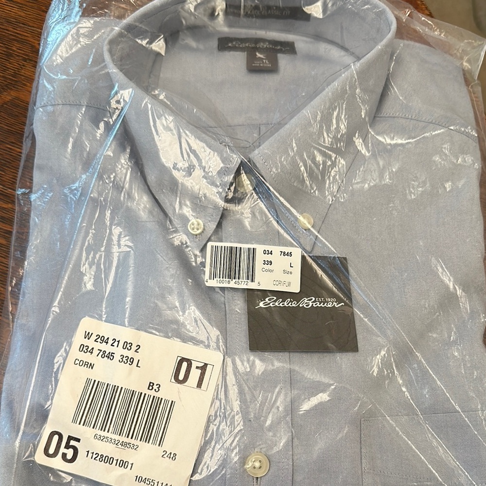 Nwt Eddie Bauer Men's Blue oxford shirt